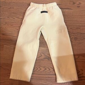 Essentials Kids yellow Sweatpants with 1977 Detail